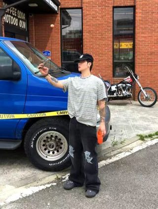 灰色
