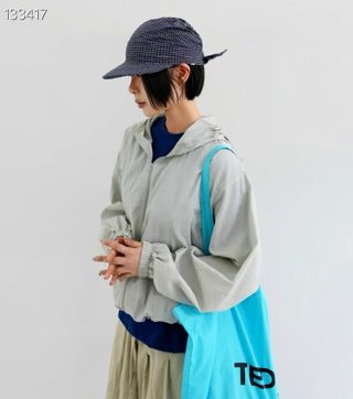 浅蓝色