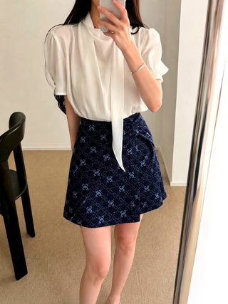 浅蓝色