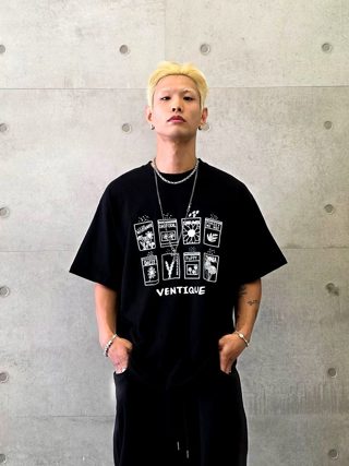 黑色