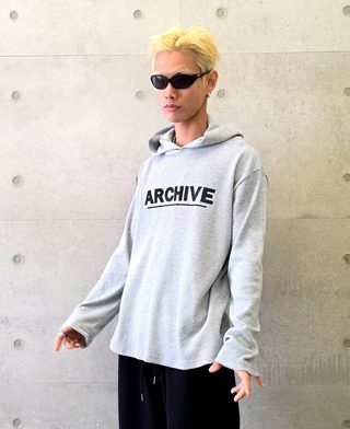 灰色