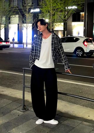 黑色