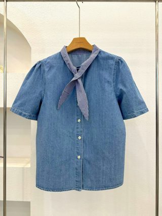 浅蓝色