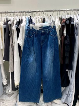 深蓝色