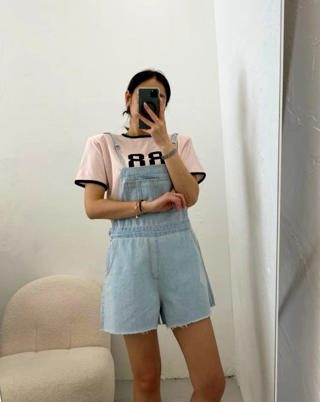 浅蓝色