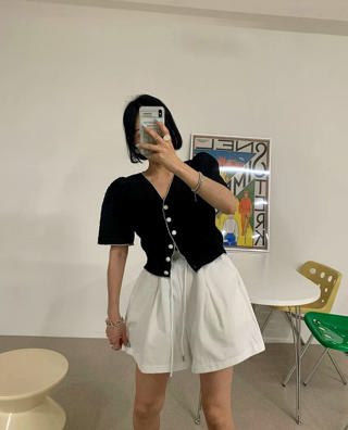 黑色