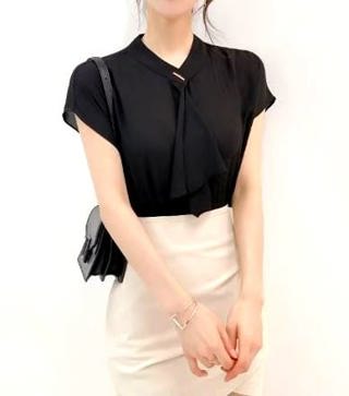 黑色