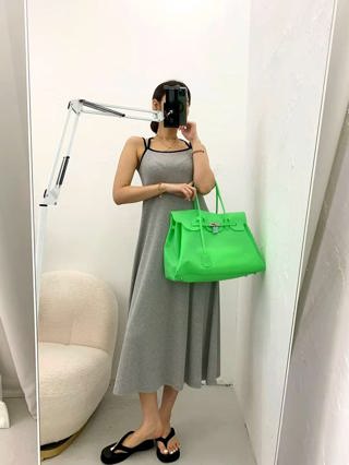 灰色