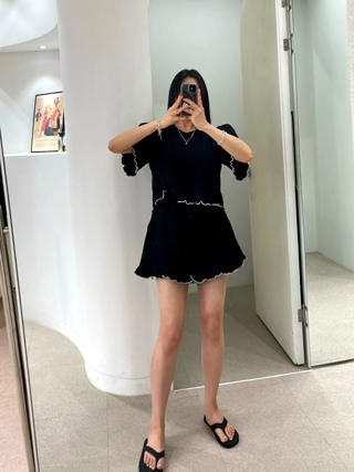 黑色