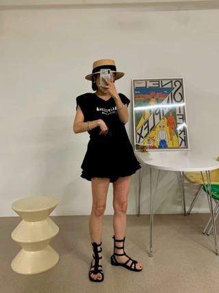 黑色