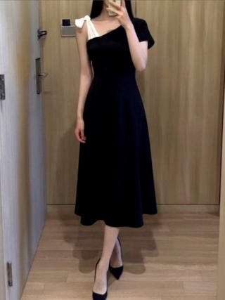 黑色