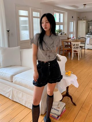 黑色