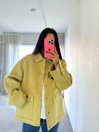 浅黄色