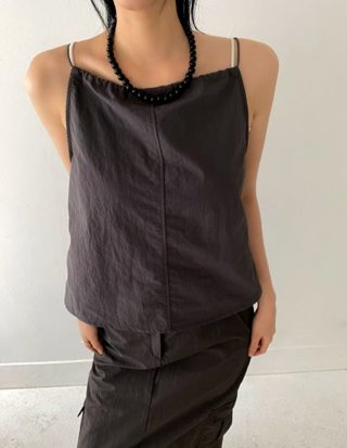 黑色