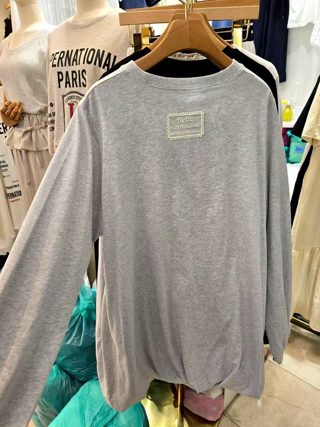 灰色