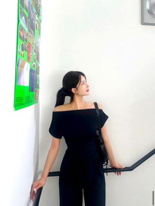 黑色