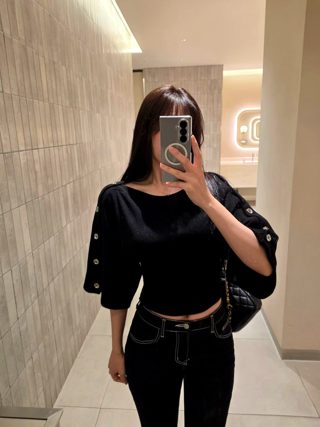 黑色