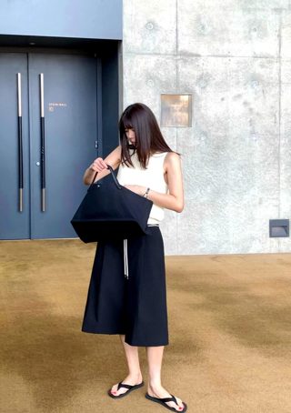 黑色