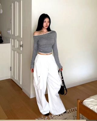 灰色