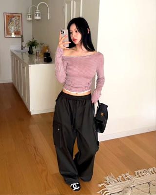 酒红色