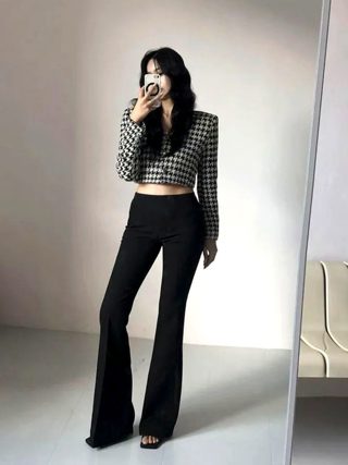 黑色