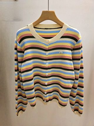酒红色