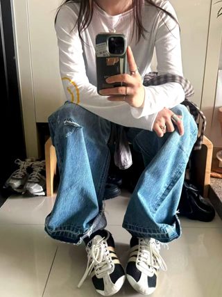 灰色