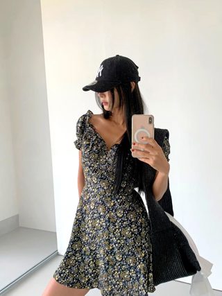 黑色