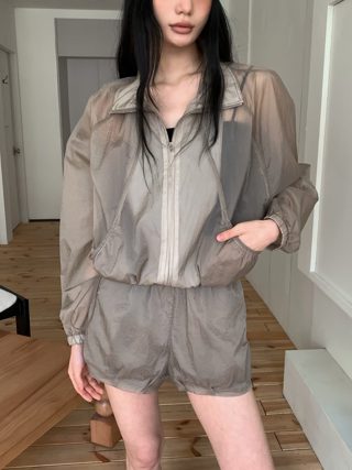 黑色
