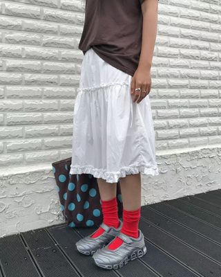 酒红色