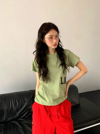 浅绿色
