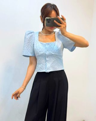 浅蓝色