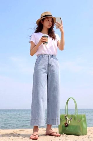 浅蓝色