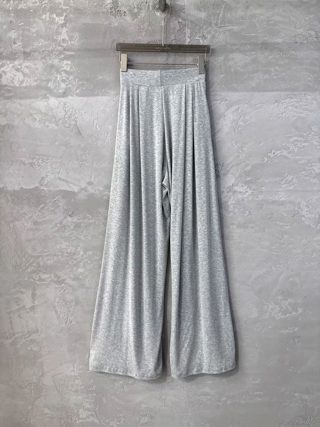 灰色