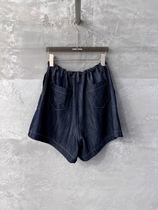 深蓝色