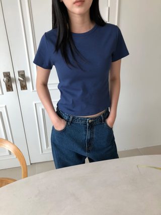 酒红色