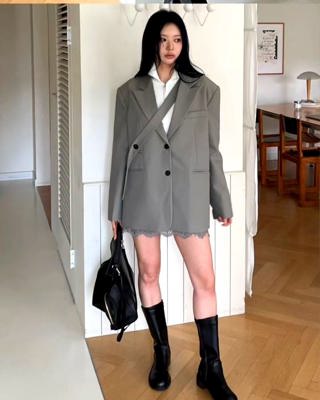 灰色