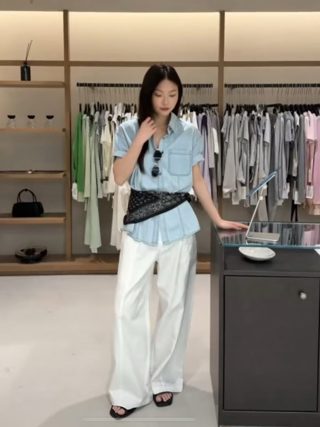 浅蓝色