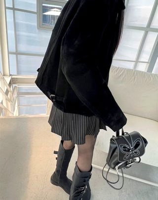 黑色