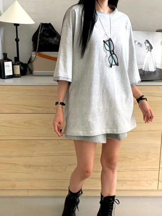 灰色