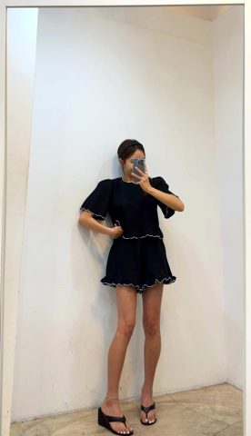 黑色