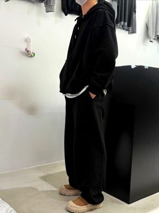黑色