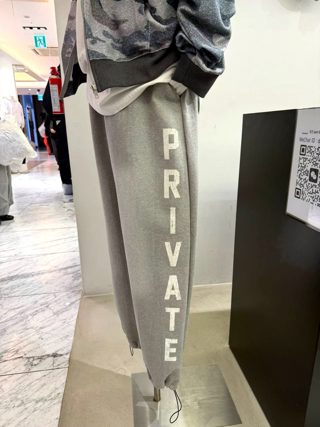 灰色