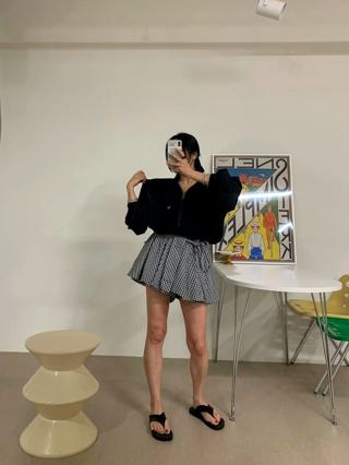 黑色