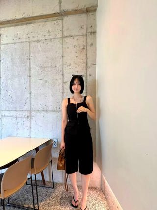 黑色