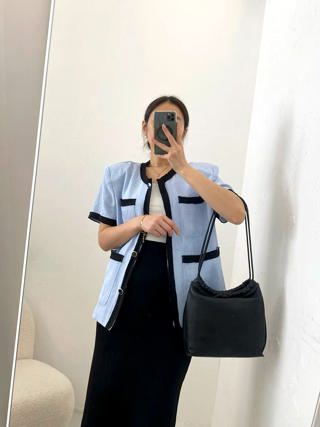 浅蓝色