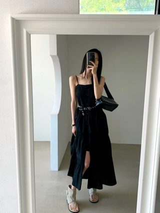 黑色