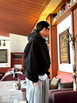 草绿色
