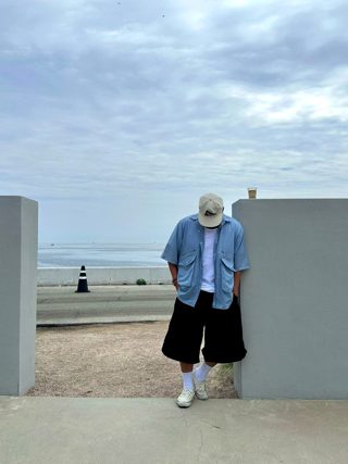 浅蓝色