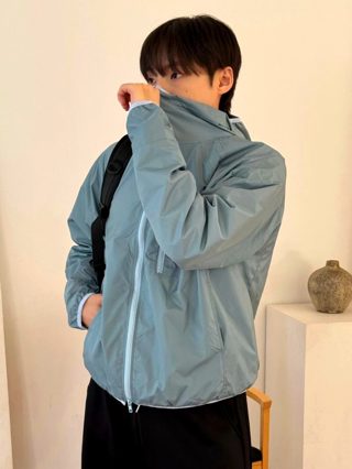 浅蓝色